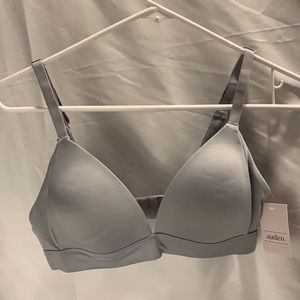 Auden 32B wireless bra.